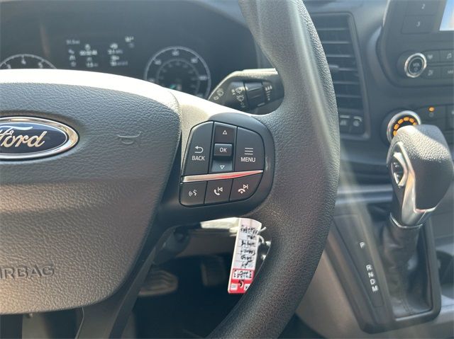 Vehicle image 26 of 40