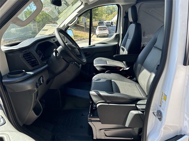 Vehicle image 21 of 40