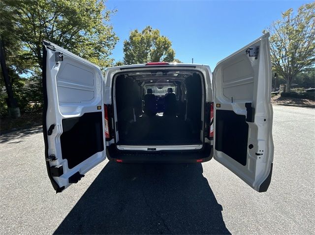 Vehicle image 38 of 40