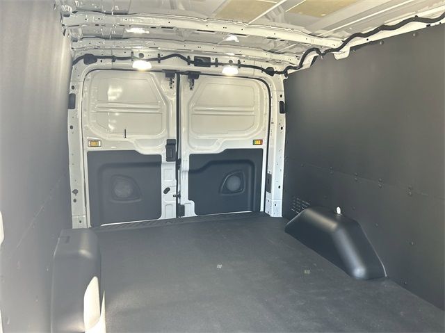 Vehicle image 36 of 40