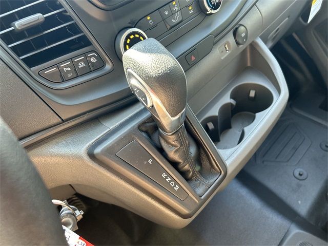 Vehicle image 31 of 40