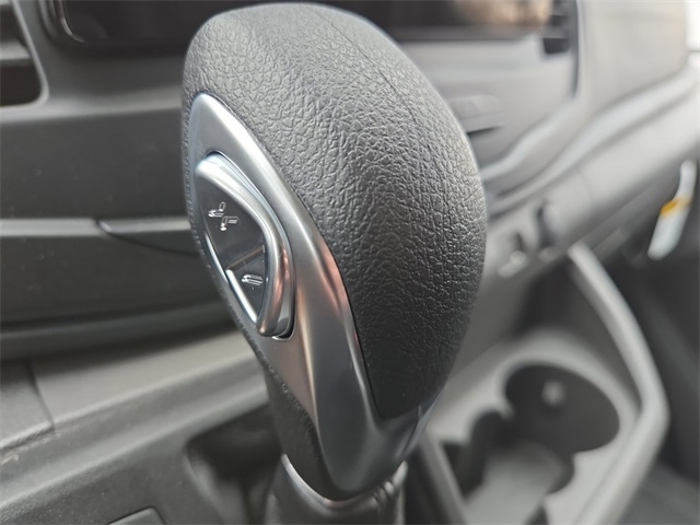 Vehicle image 27 of 64