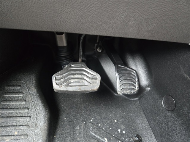 Vehicle image 17 of 64