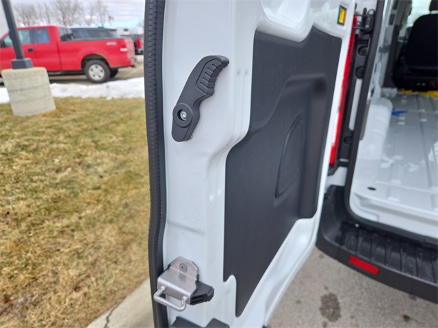 Vehicle image 39 of 64