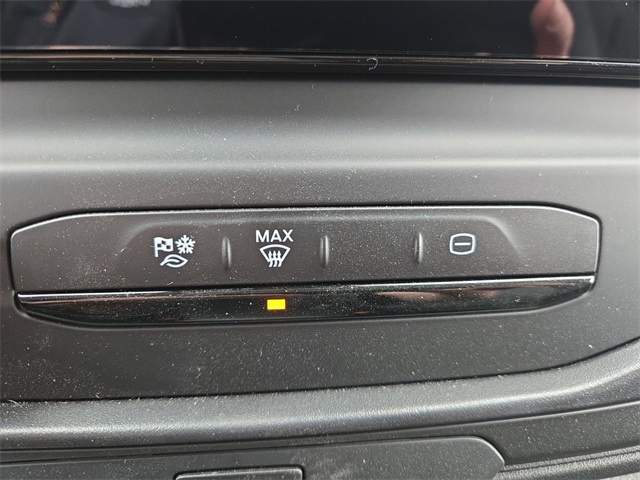 Vehicle image 29 of 64