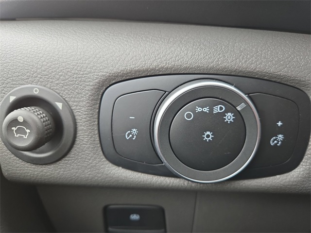 Vehicle image 16 of 64
