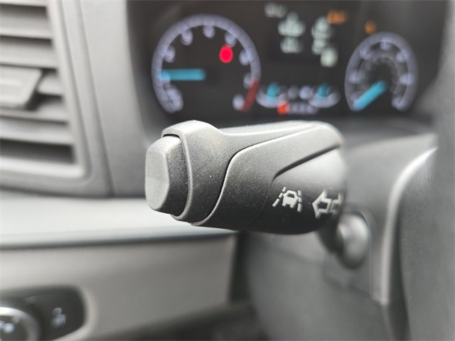 Vehicle image 32 of 64
