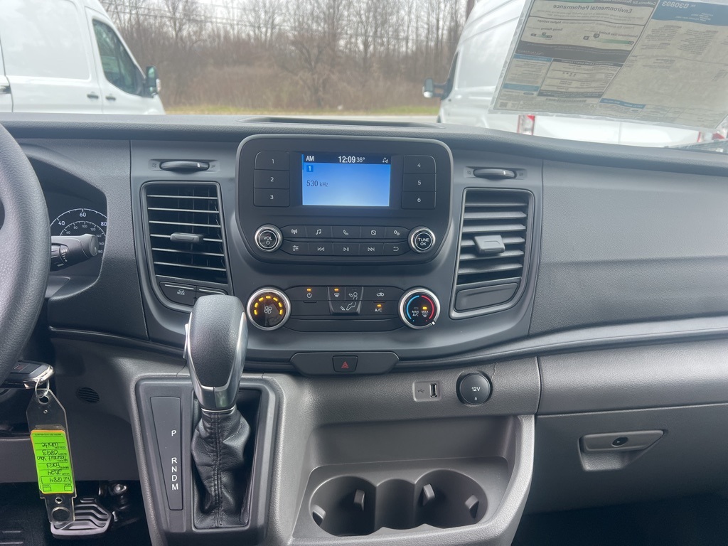 Vehicle image 17 of 19