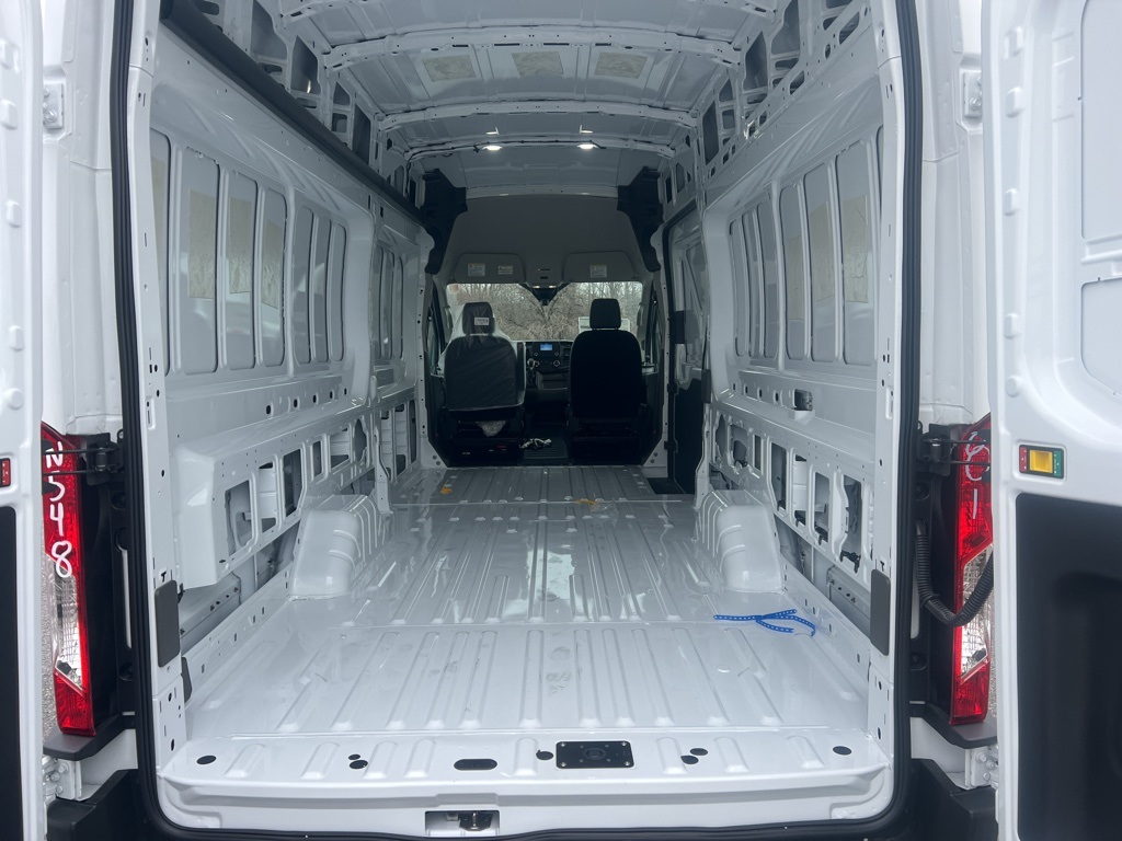 Vehicle image 14 of 19