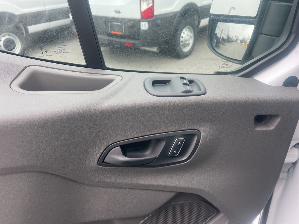 Vehicle image 15 of 19