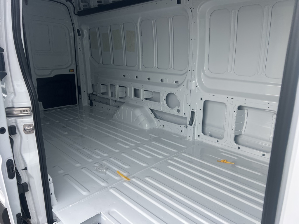 Vehicle image 13 of 19