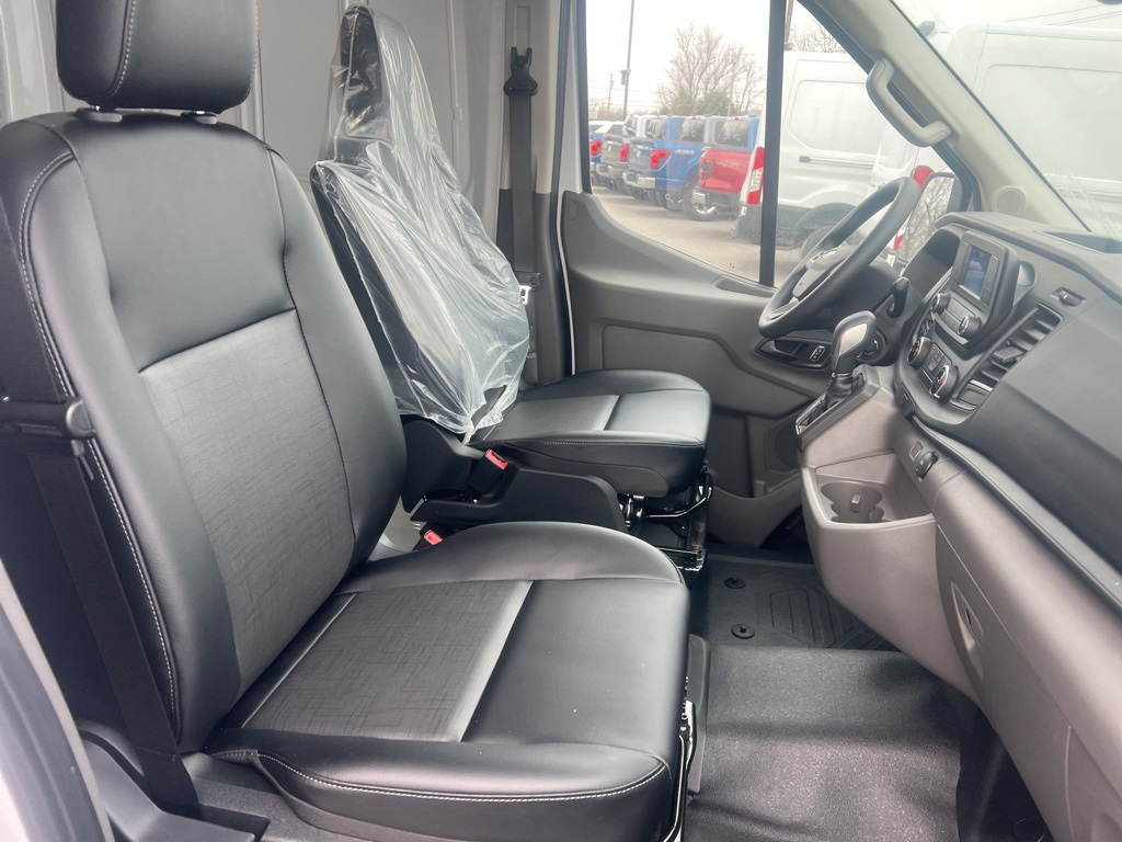 Vehicle image 11 of 19