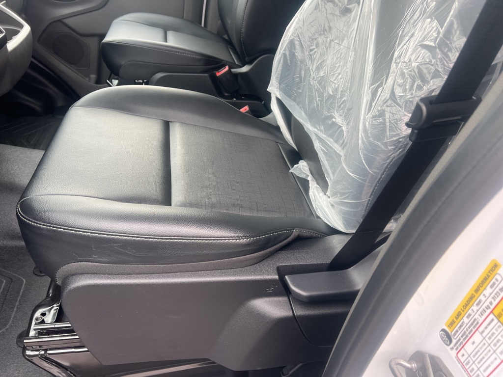 Vehicle image 16 of 19