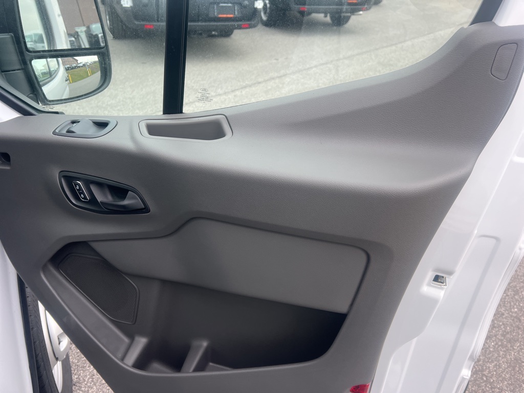 Vehicle image 10 of 19
