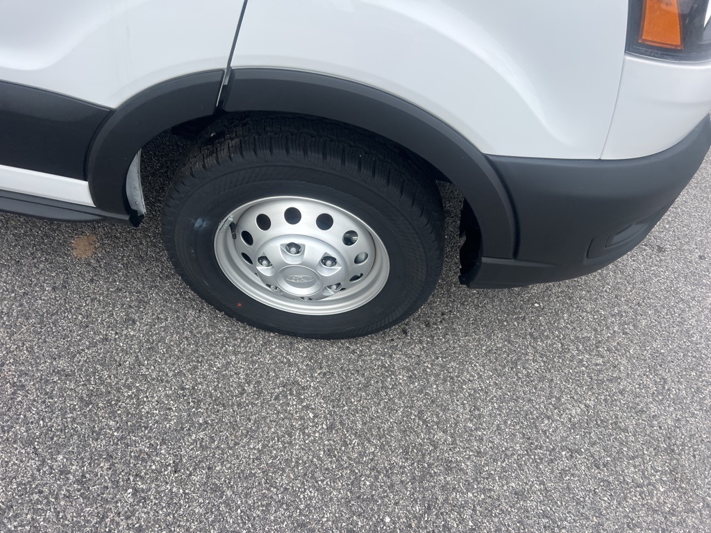 Vehicle image 9 of 19