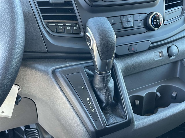 Vehicle image 13 of 28