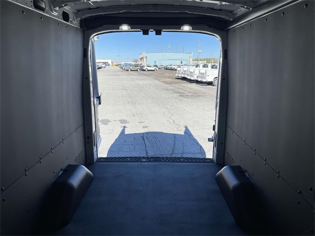 Vehicle image 19 of 28