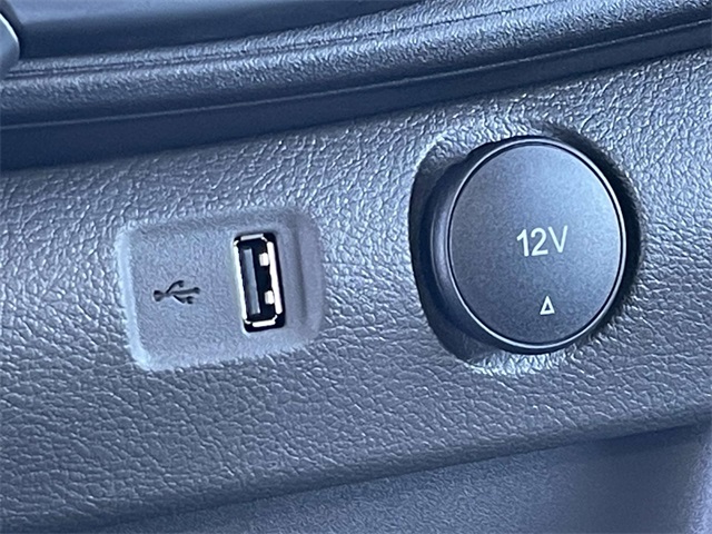 Vehicle image 11 of 28