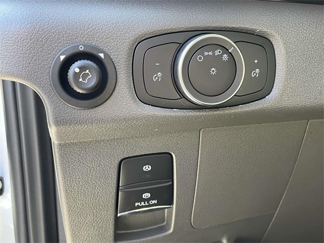 Vehicle image 16 of 28