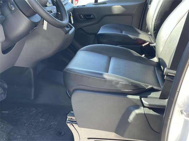 Vehicle image 18 of 28