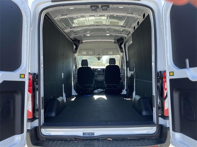 Vehicle image 21 of 28