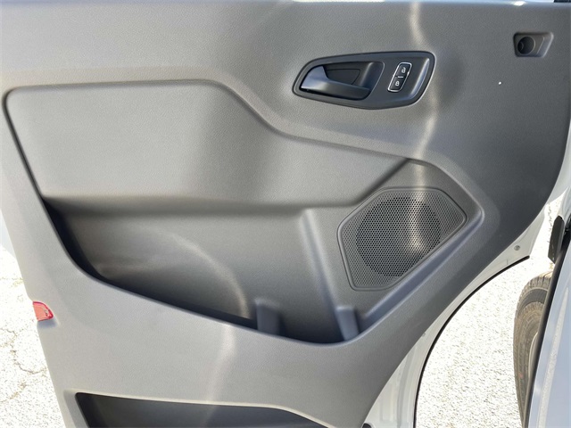 Vehicle image 15 of 28