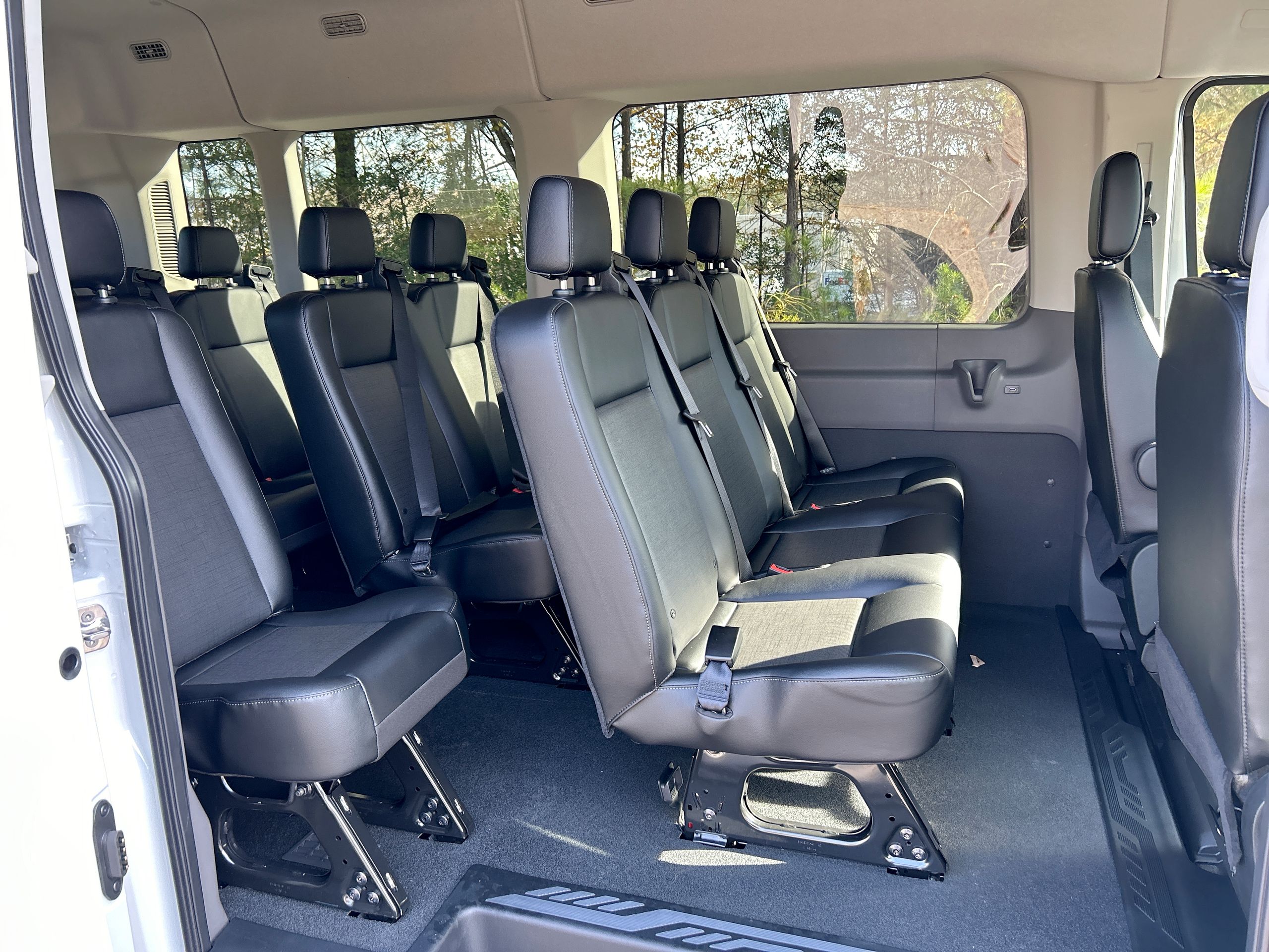 Vehicle image 4 of 40