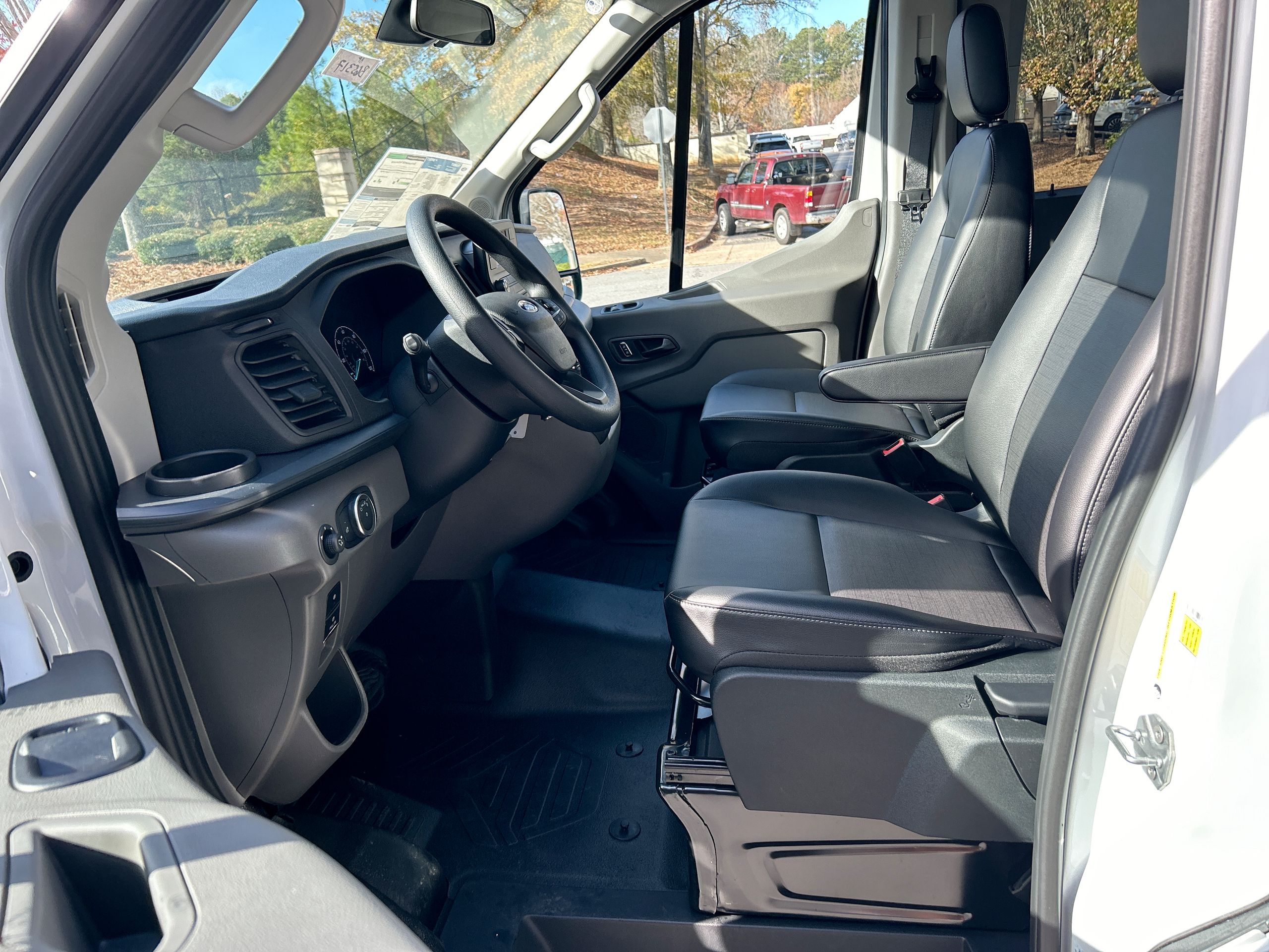 Vehicle image 5 of 40