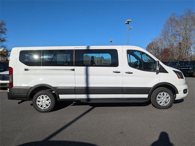 Vehicle image 4 of 27