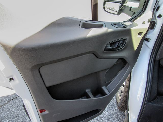 Vehicle image 10 of 17