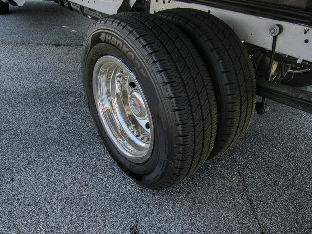 Vehicle image 7 of 17