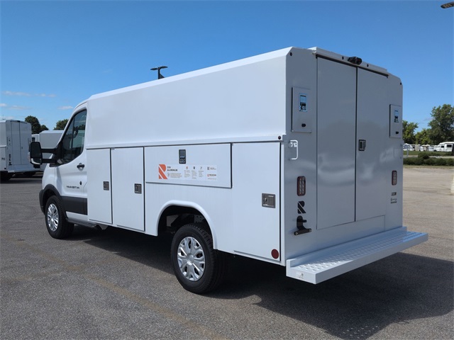 Vehicle image 10 of 64