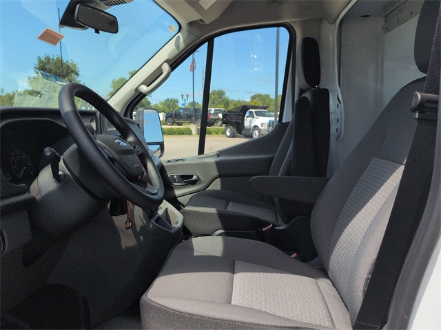 Vehicle image 25 of 64