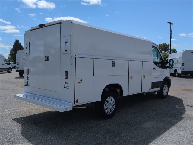 Vehicle image 9 of 64