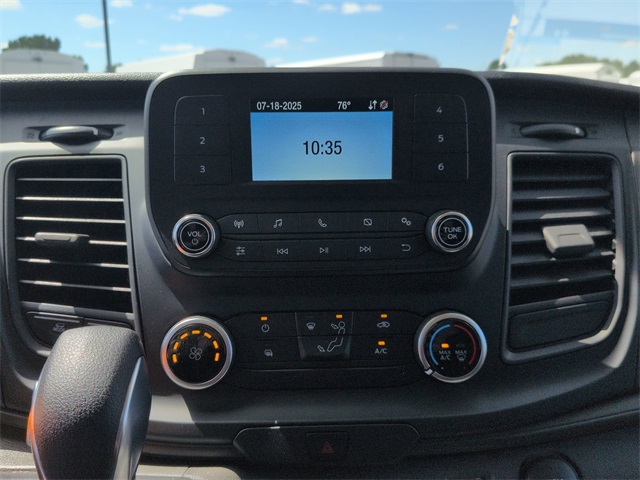 Vehicle image 32 of 64