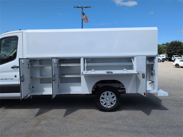 Vehicle image 11 of 64