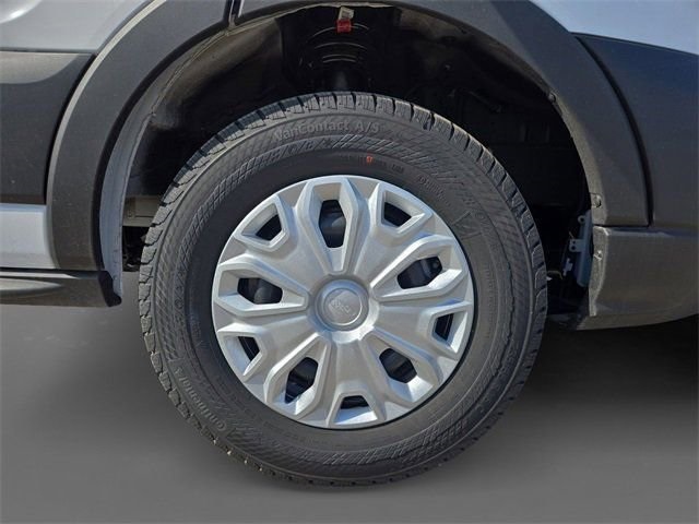 Vehicle image 17 of 64