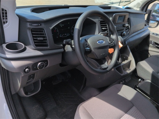Vehicle image 27 of 64