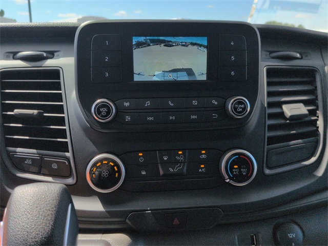 Vehicle image 31 of 64