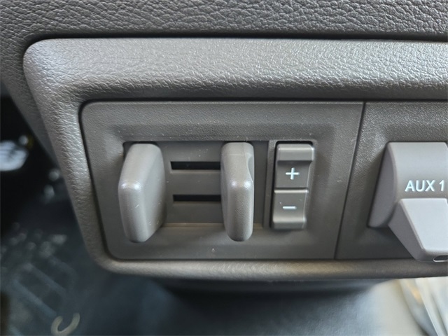 Vehicle image 28 of 64