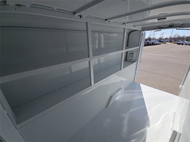 Vehicle image 39 of 64
