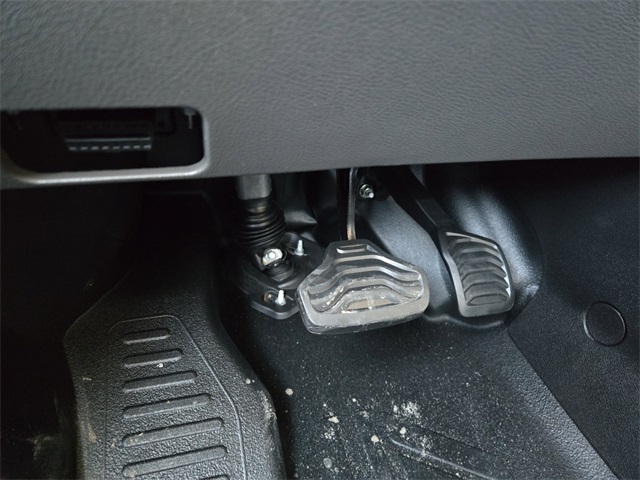 Vehicle image 17 of 64