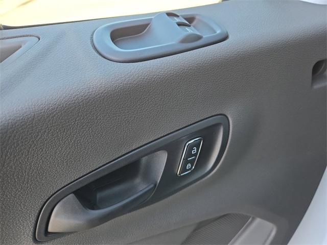 Vehicle image 13 of 64