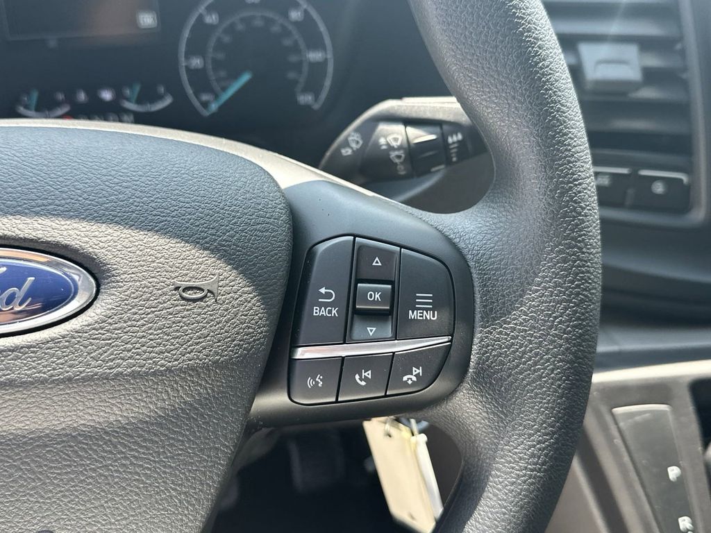Vehicle image 21 of 27