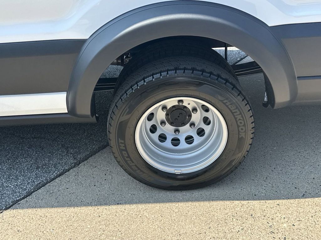 Vehicle image 18 of 27