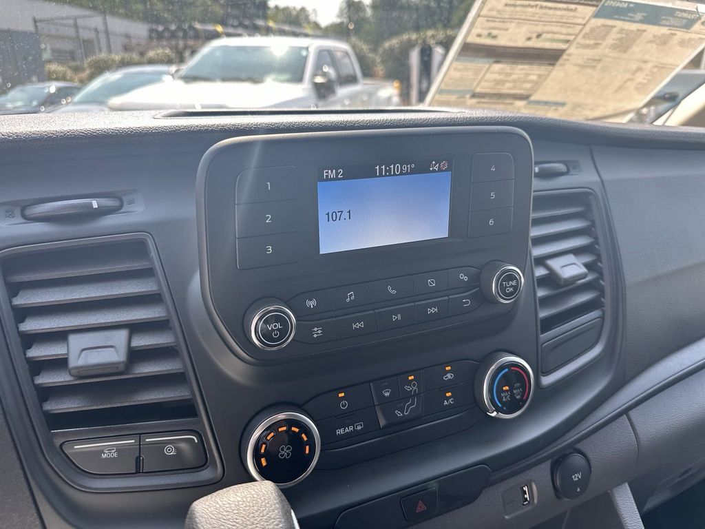 Vehicle image 23 of 27