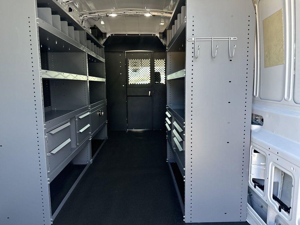 Vehicle image 17 of 27