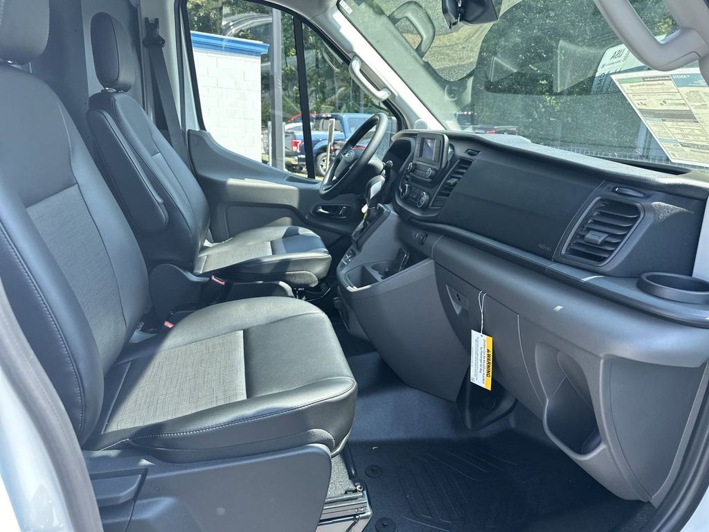 Vehicle image 12 of 27