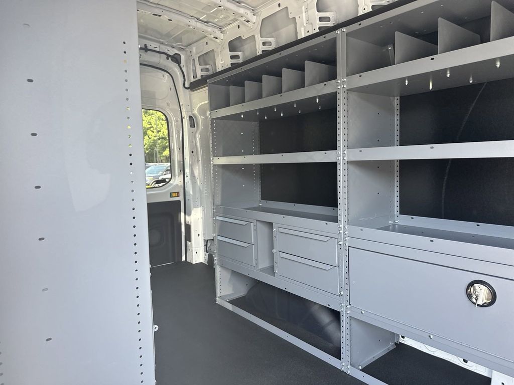 Vehicle image 14 of 27
