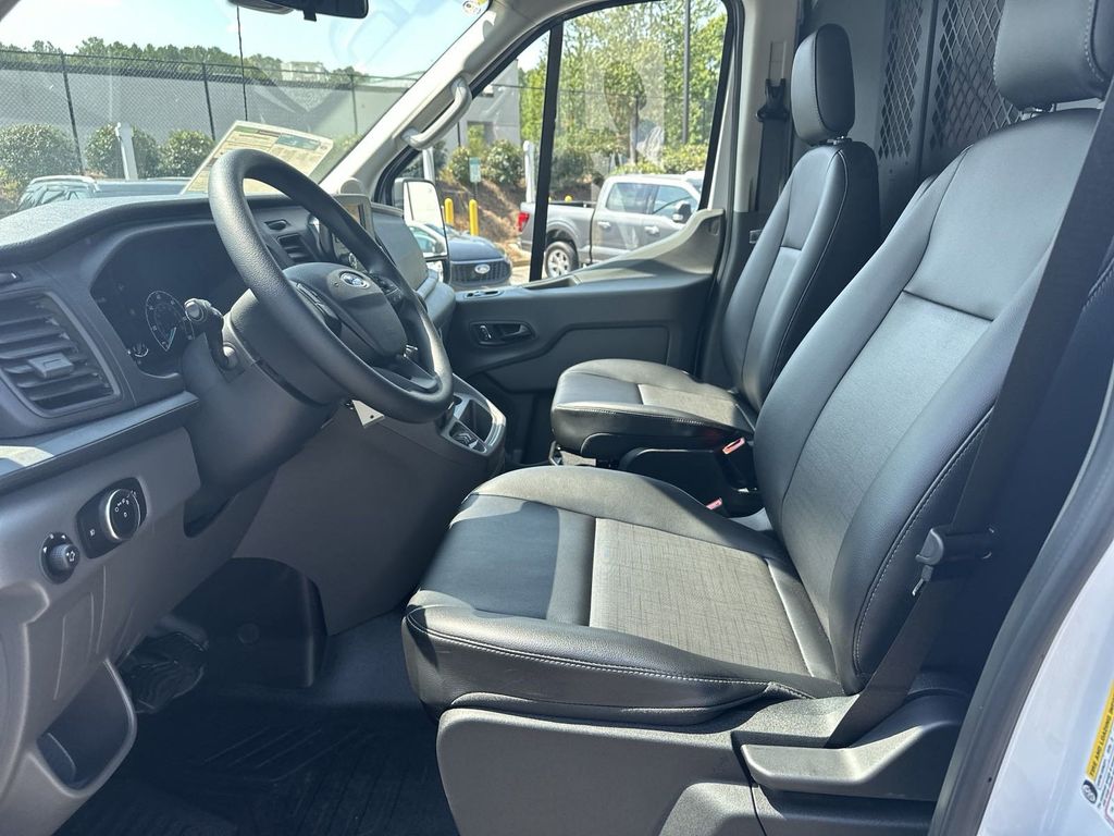 Vehicle image 8 of 27